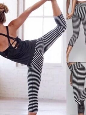 Athleta striped chaturangua capri